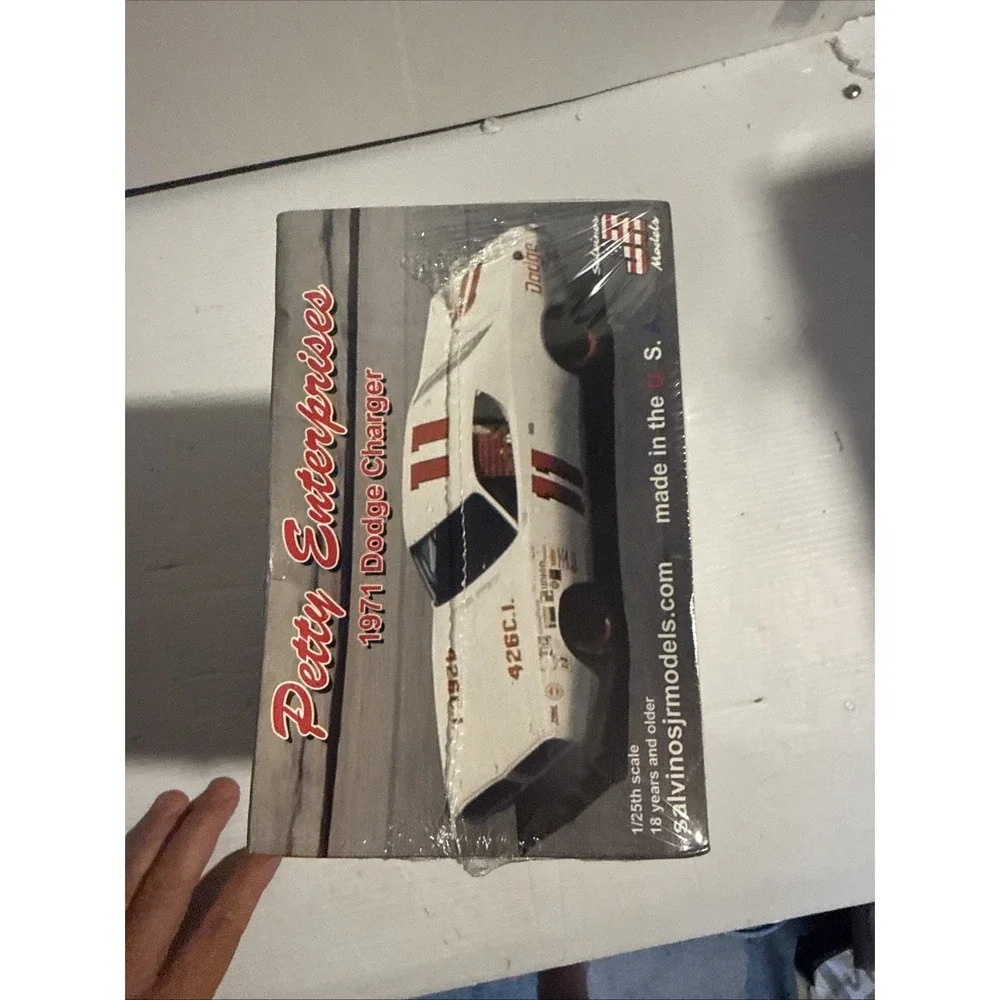 Salvinos JR Models PEDC1971DA 1:25 Flat Hood 1971 Dodge Charger Model Kit Sealed